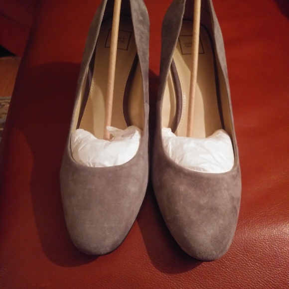 Lord & Taylor Almond toe gray suede pumps - Picture 3 of 6